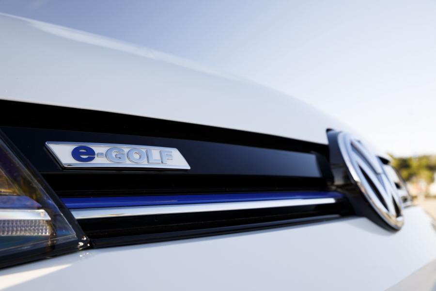 Детали экстерьера Volkswagen e-Golf 2017 года  (NA) (фото 25 из 32)